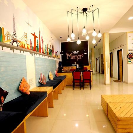 Nap Manor Hostels Мумбаї Екстер'єр фото