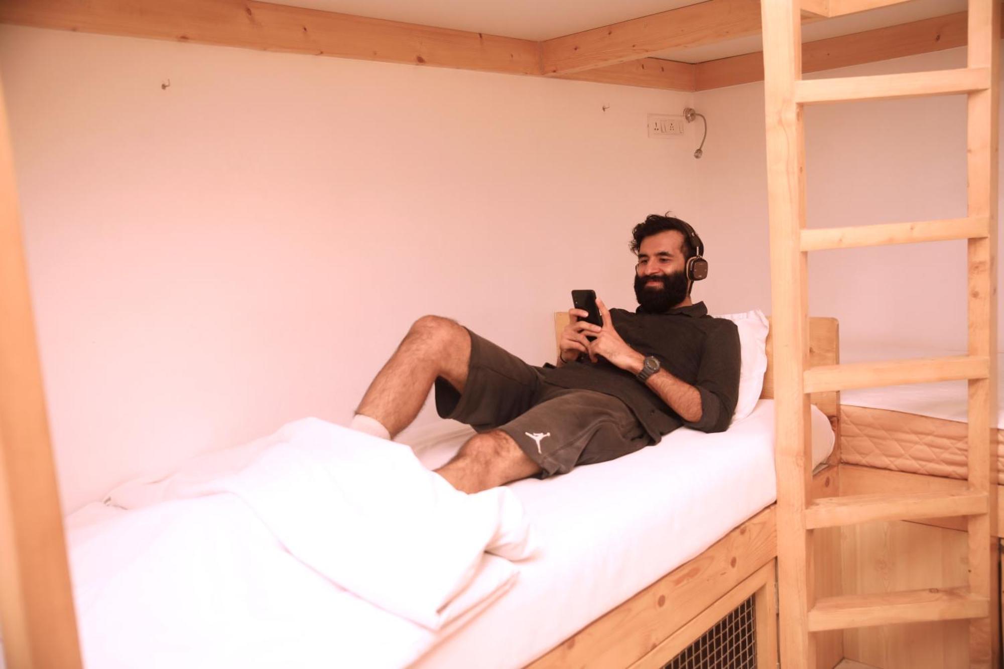 Nap Manor Hostels Мумбаї Екстер'єр фото