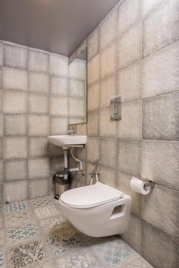 Nap Manor Hostels Мумбаї Екстер'єр фото