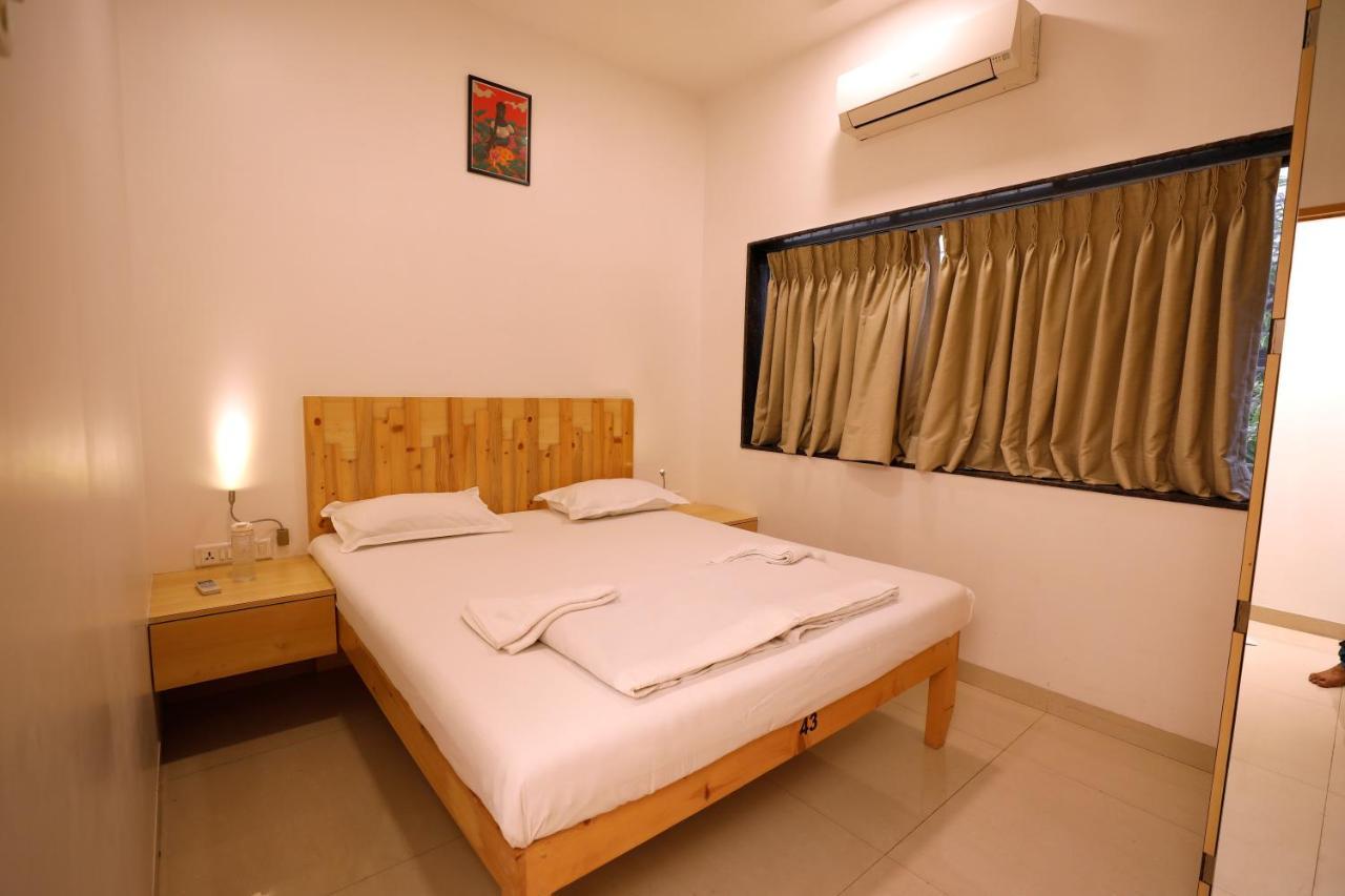 Nap Manor Hostels Мумбаї Екстер'єр фото