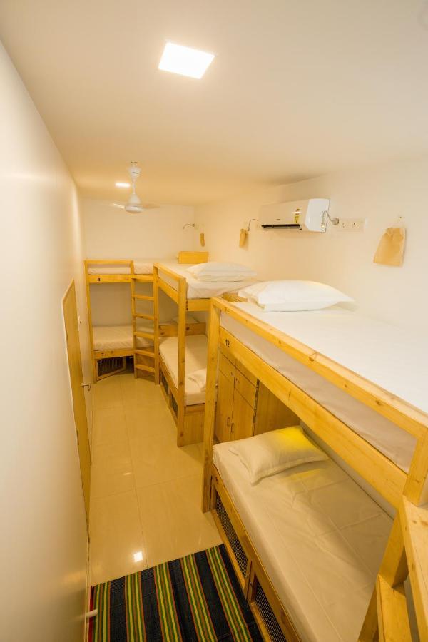 Nap Manor Hostels Мумбаї Екстер'єр фото